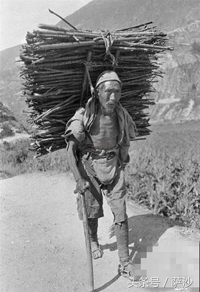 日本鬼子脑袋后面两片布是什么东东?日军独有的屁帘