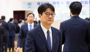 先斩后奏(韩媒：被指先斩后奏传讯“第一夫人”后，首尔检方要求韩国大检察厅推迟相关调查)