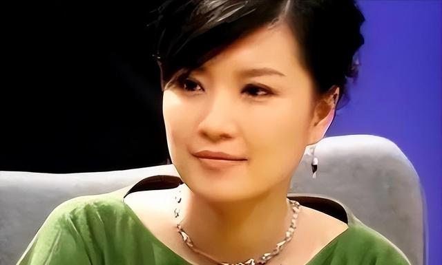 东方卫视一姐陈蓉：因“寿宴门”身败名裂，今低调嫁海归结婚生子