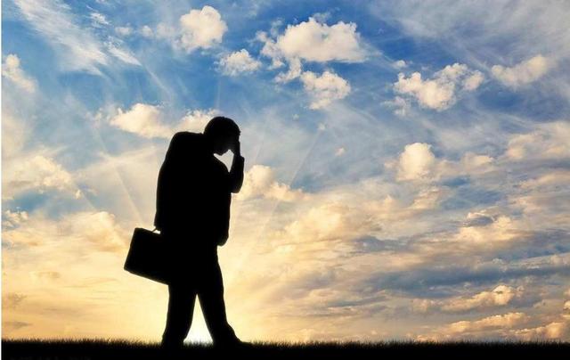 2002年矿王瞒报81人矿难获刑20年,却只住了4年出狱,继续当富豪