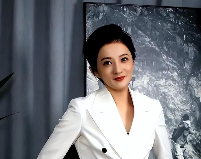 撒贝宁挂念20年的“小婉君”仍单身,如今的她,证实刘德华没说错