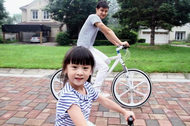 网友惊叹森碟12岁就长到170，妈妈叶一茜才是真正人生赢家