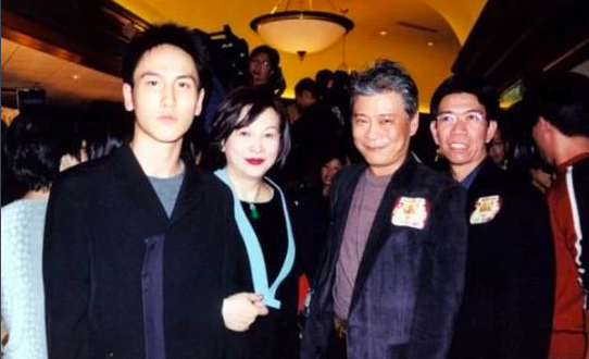 18岁当汤臣总裁:身价千亿颜值爆表,和王思聪有“天壤之别”