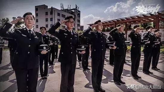 湖北警方清查娱乐场所，97名男女被抓！全程网上直播…