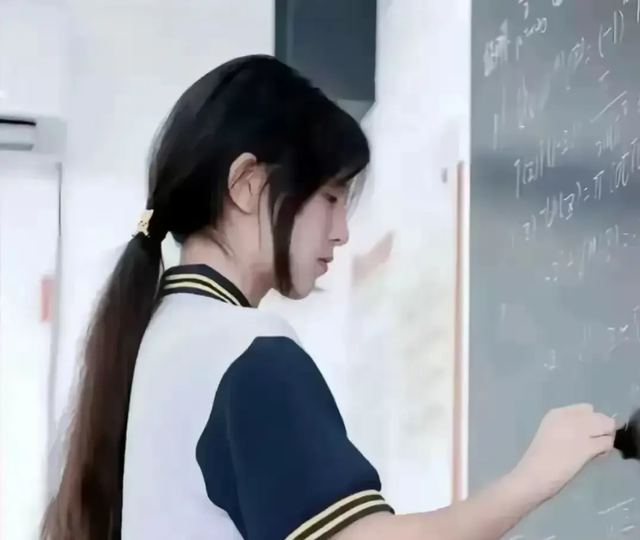 曝姜萍被限制自由,老师作弊被调查,网友炸锅,当地回应真相来了