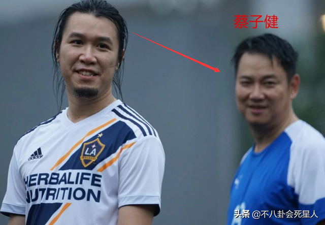 TVB的“斯文败类”，因咸猪手事件退圈，如今卖保险发福变肿