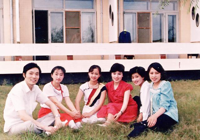 《新闻联播》前主播李瑞英：与丈夫青梅竹马，退休后生活怎样？