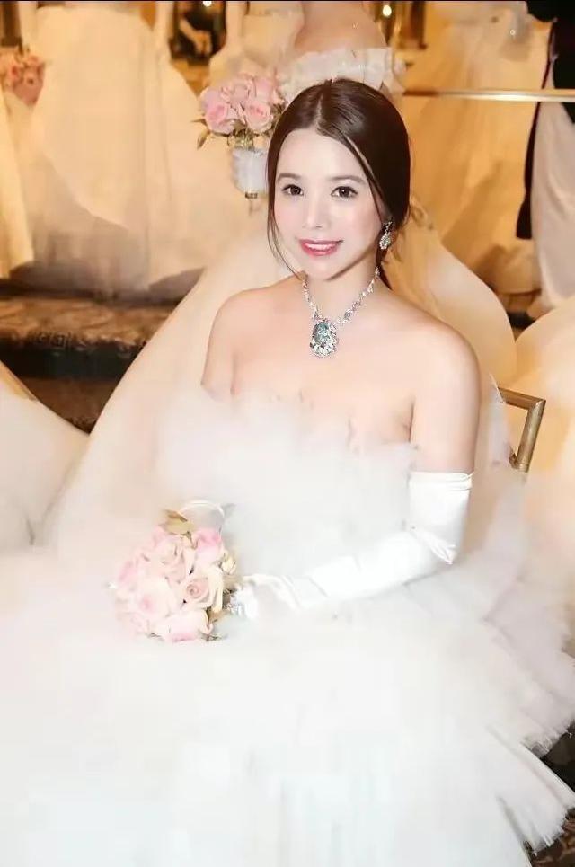 名媛舞会上的中国名媛：袁九儿与陈凯歌儿子传绯闻，余晚晚赚1亿