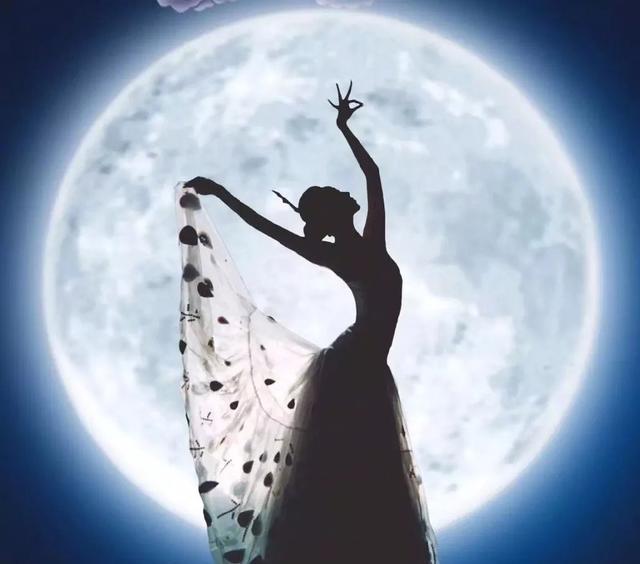 “人间异类”杨丽萍，她是仙子还是疯子？