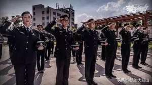 97娱乐(湖北警方清查娱乐场所，97名男女被抓全程网上直播…)