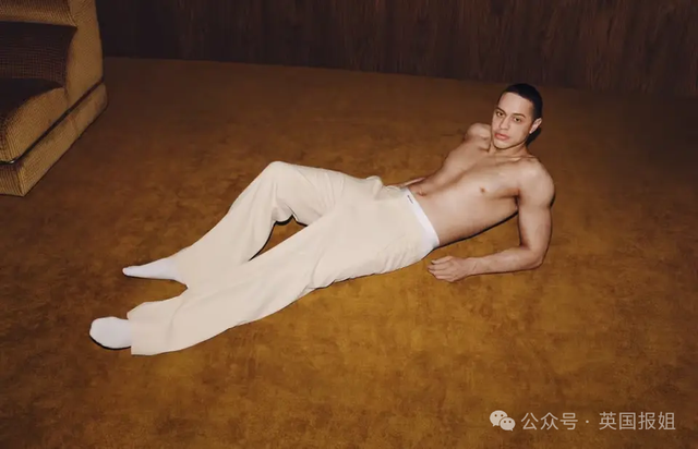 侃爷老婆要离婚？卡戴珊甜吻新男主毫不在意，网友：幸好她已逃了