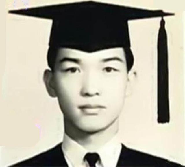 “公孙策”范鸿轩复出拍戏！身材发福精神十足，74岁仍未婚未育