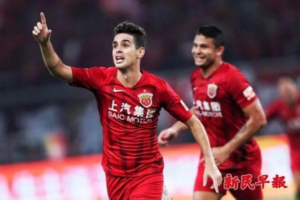 1个弹孔，见证了一段历史；400件雨衣，映衬出城市温情