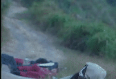 97版和03版乔峰放在一起，音乐一响，吹风机一动，差距就出来了