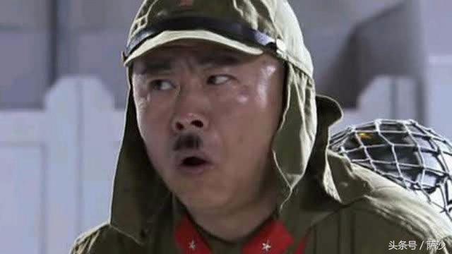 日本鬼子脑袋后面两片布是什么东东?日军独有的屁帘