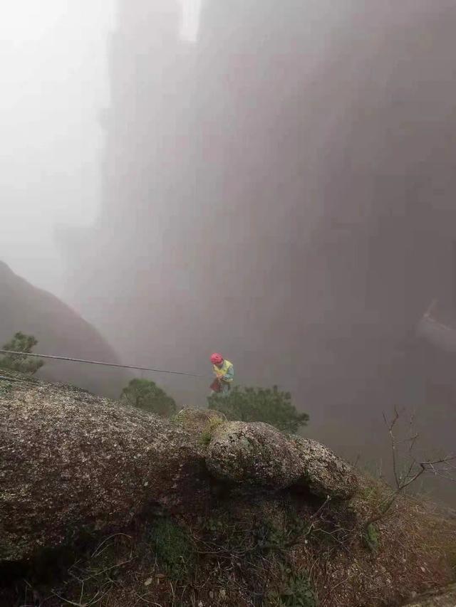 黄山放绳工李培生：收到回信之后，自己也成了一道风景