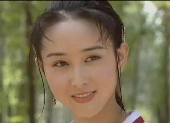 嫁给名门后裔,却不做豪门金丝雀,42岁胡静被朱兆祥宠溺至深