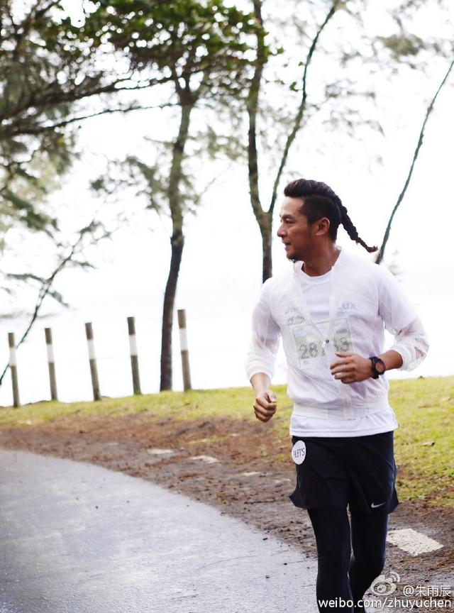 他是汤唯的前男友，是《奋斗》中的华子，如今你还认得他么？