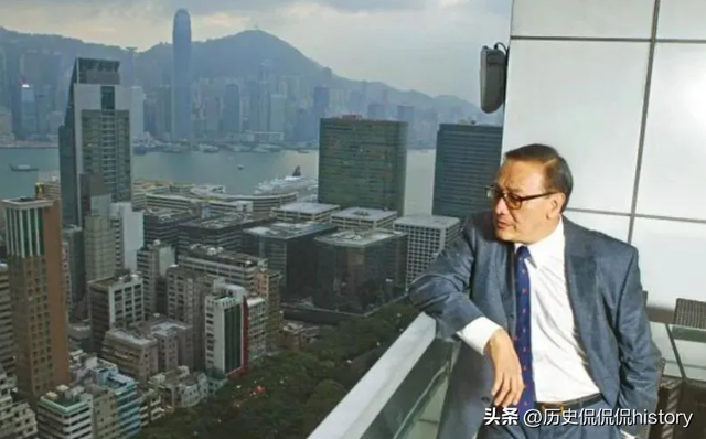 香港“三级片”教父，曹查理经典Pose依旧欠揍，女演员纷纷怀念