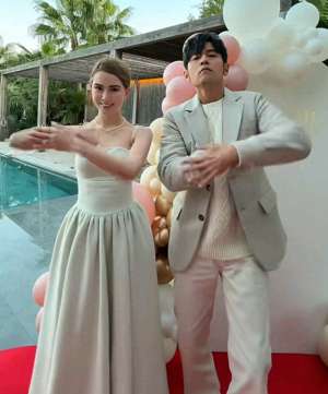 周杰伦妻子(周杰伦疑戴假发露面，颜值回春瘦了一圈，昆凌小腹微凸像怀孕)