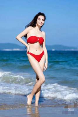 美国比基尼(国外美女比基尼写真：异域风情的视觉盛宴)