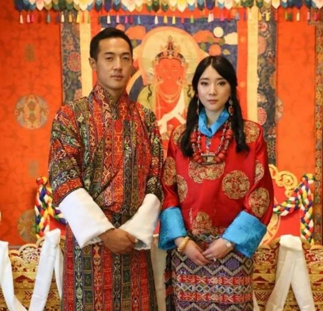不丹老国王娶4个亲姐妹，个个肤白貌美丹凤眼，生下5颗耀眼明珠