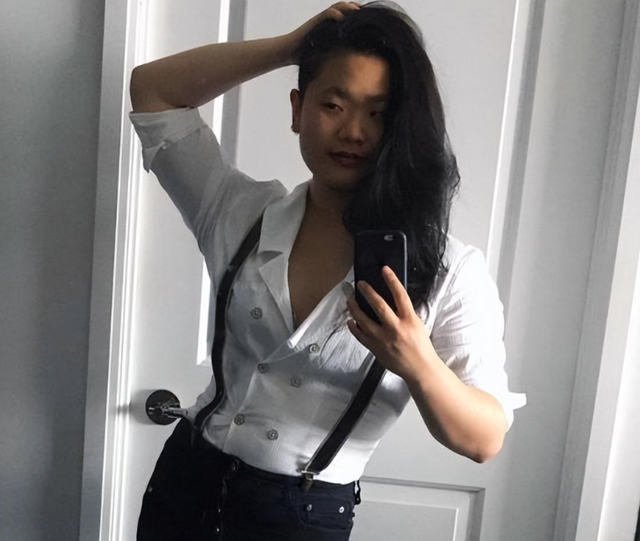 被批“不男不女”的毕凌,把父亲毕福剑所剩无几的体面,撕得稀碎