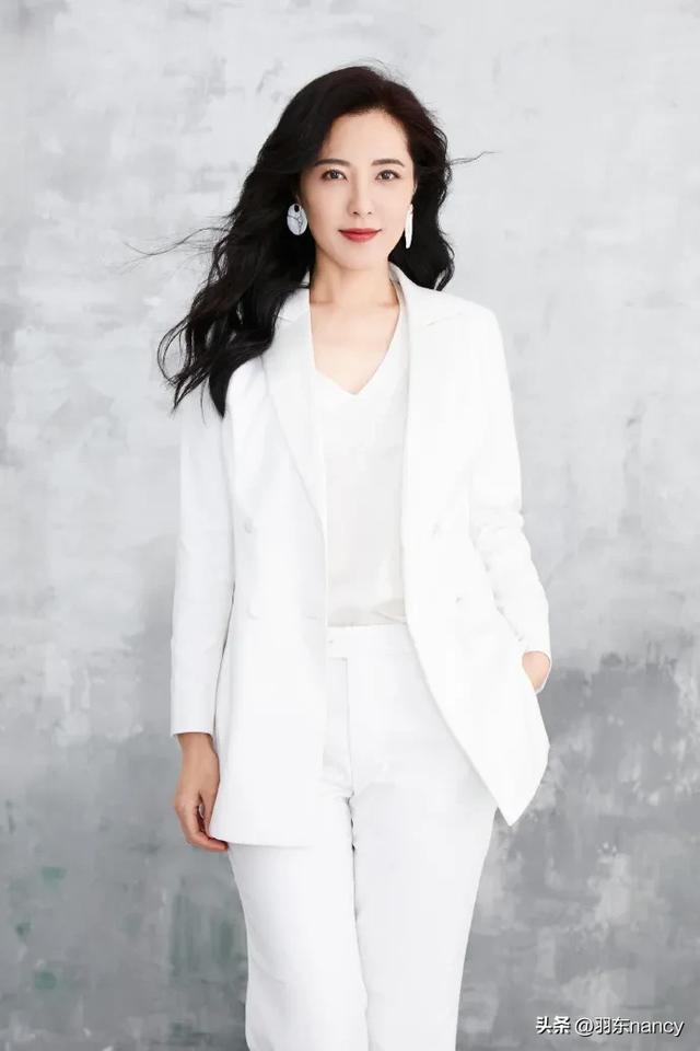 湖北盛产美女！15位湖北女明星，优雅大气，美丽动人