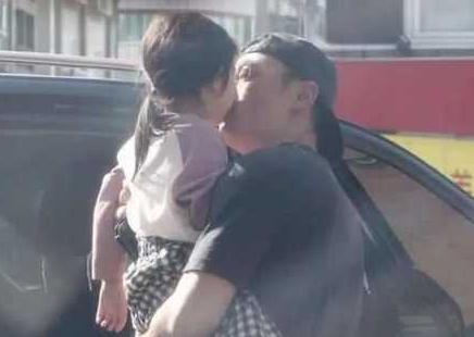 40岁霍建华变大饼脸，发福成油腻大叔，44岁林心如状态却如少女