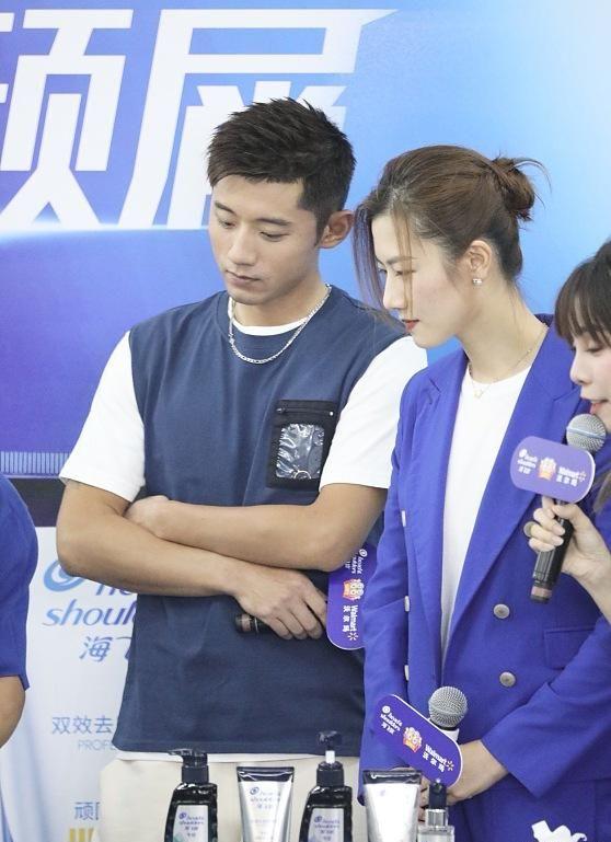 大满贯同框！丁宁变美艳女白领五官好精致，181张继科爱穿内增高