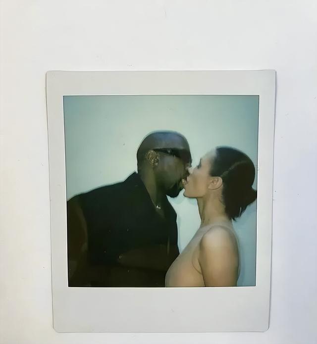 侃爷夫妇开始闹离婚？格莱美一脱后，比安卡终于受不了了？