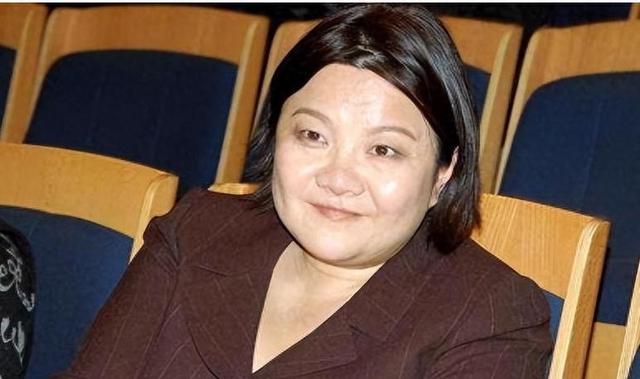 瞒不住了！“京圈真格格”惊人背景曝光，难怪撕遍内娱却无人敢惹