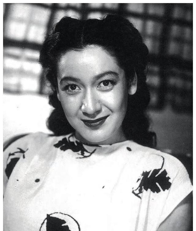 昭和女神原节子的照片，正是因为她，麦克阿瑟放了裕仁天皇一马
