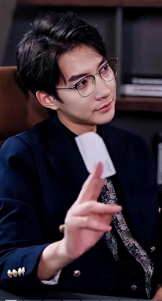 阳光帅气的短剧演员白羽