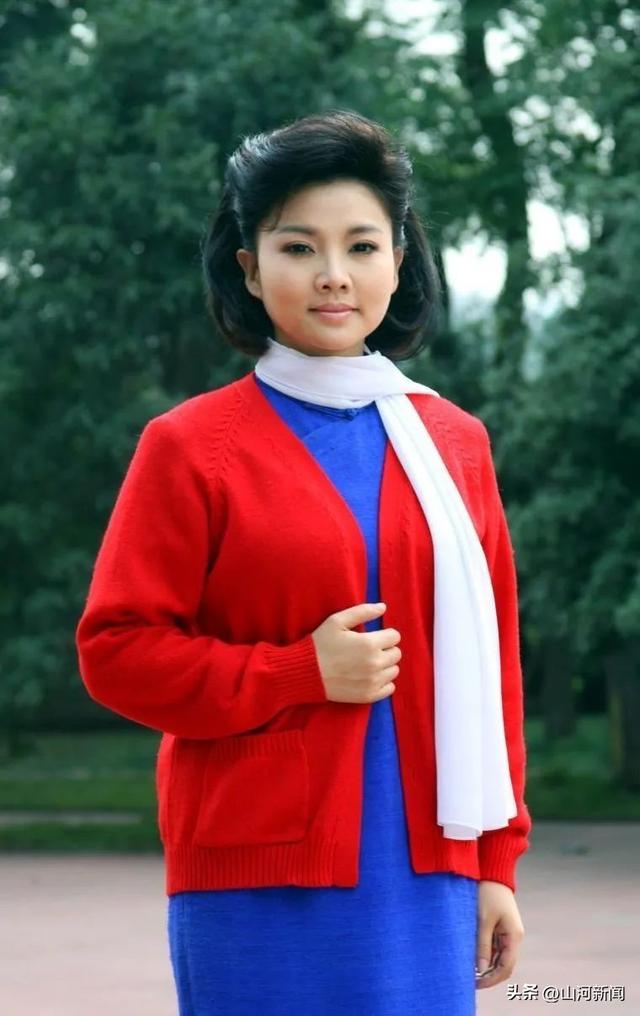 她是军旅歌唱家，身材丰满被称“中年杀手”，今转身成北电教授！