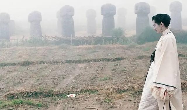 1990年，王祖贤与单立文上演大尺度对手戏，因太吓人被禁映