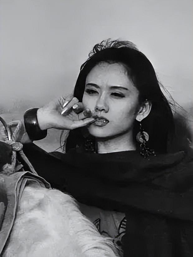 “人间异类”杨丽萍，她是仙子还是疯子？