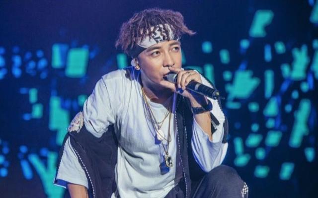 一月涨粉400万！这对广东夫妇如何牵手巨石强森，玩转抖音爆款