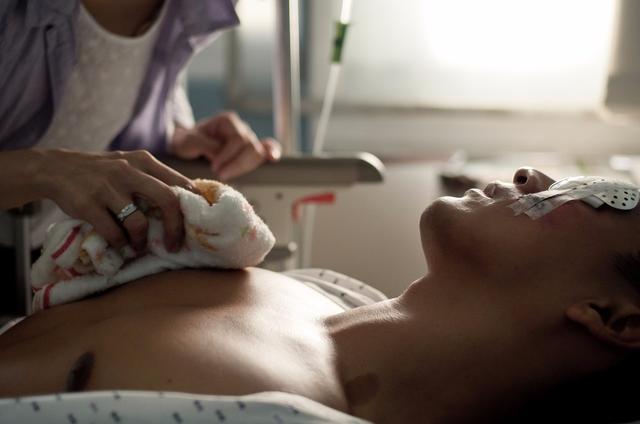 他的处女作帮助她战胜巩俐