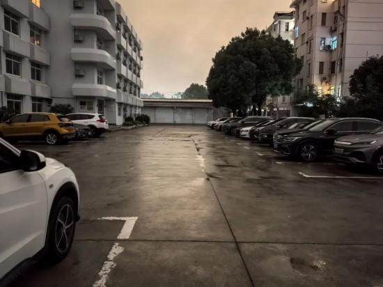 金山这里的居民竖起大拇指→