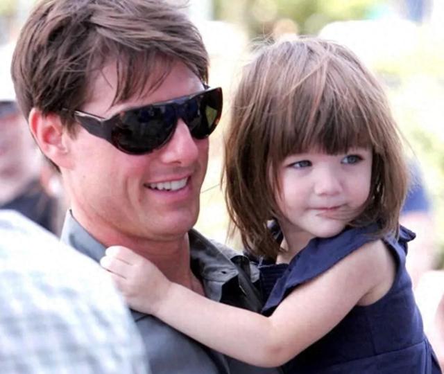 阿汤哥的女儿：18岁身高超过1.7米，长得越来越像母亲很漂亮