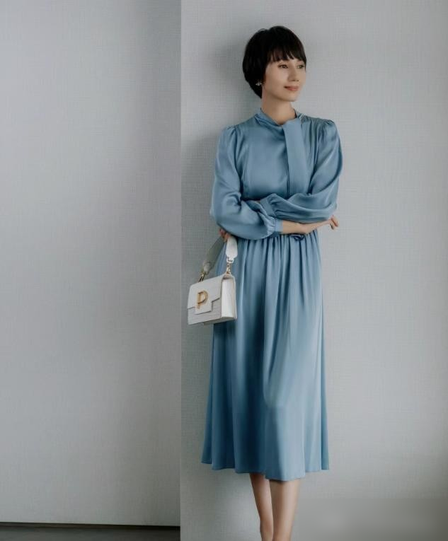 上了年纪的女人，尽量远离这3种“大妈发型”，看着显老还没气质