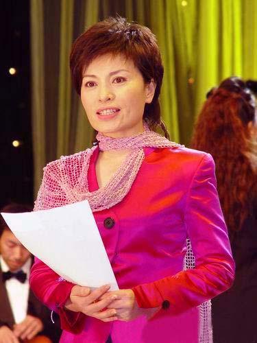 《新闻联播》前主播李瑞英：与丈夫青梅竹马，退休后生活怎样？