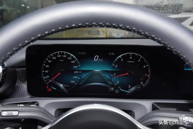 小排量增压油耗5.6L，进口奔驰家用车，低价入门，带你看奔驰A级