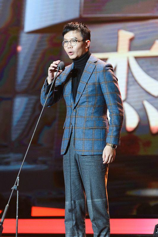 江南受邀阅文超级IP盛典《龙族》获“超级IP杰出作品奖”