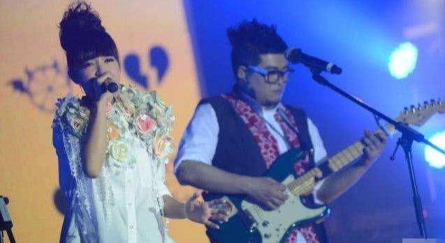 记得《幕后玩家》的DA姐黄山怡吗,一个因拍戏被遗忘的实力歌手