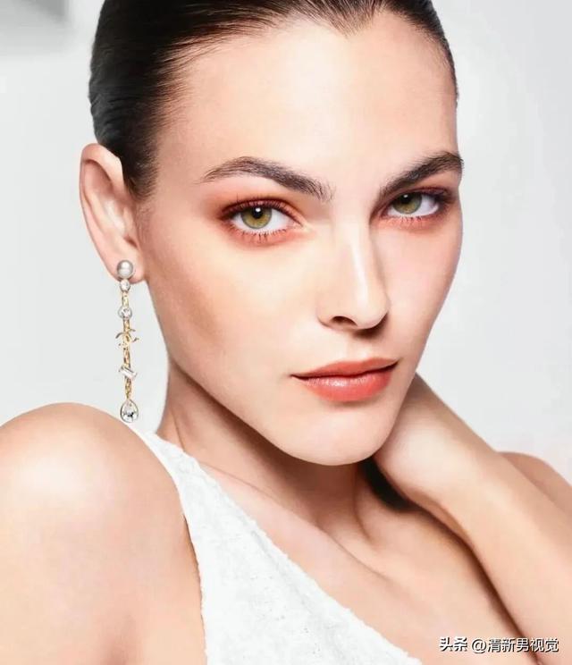 Vittoria Ceretti：从西西里到全球舞台的时尚传奇