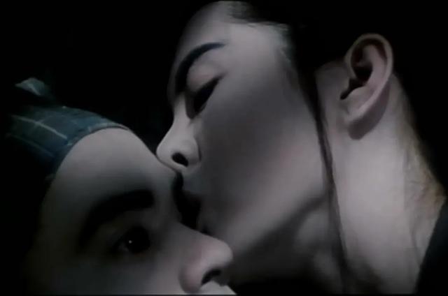 1990年，王祖贤与单立文上演大尺度对手戏，因太吓人被禁映