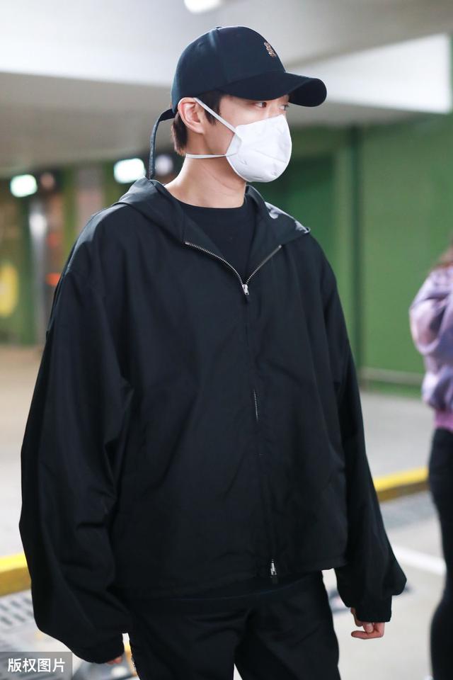 不避嫌?杨幂直奔魏大勋酒店,一路小跑十分欢喜