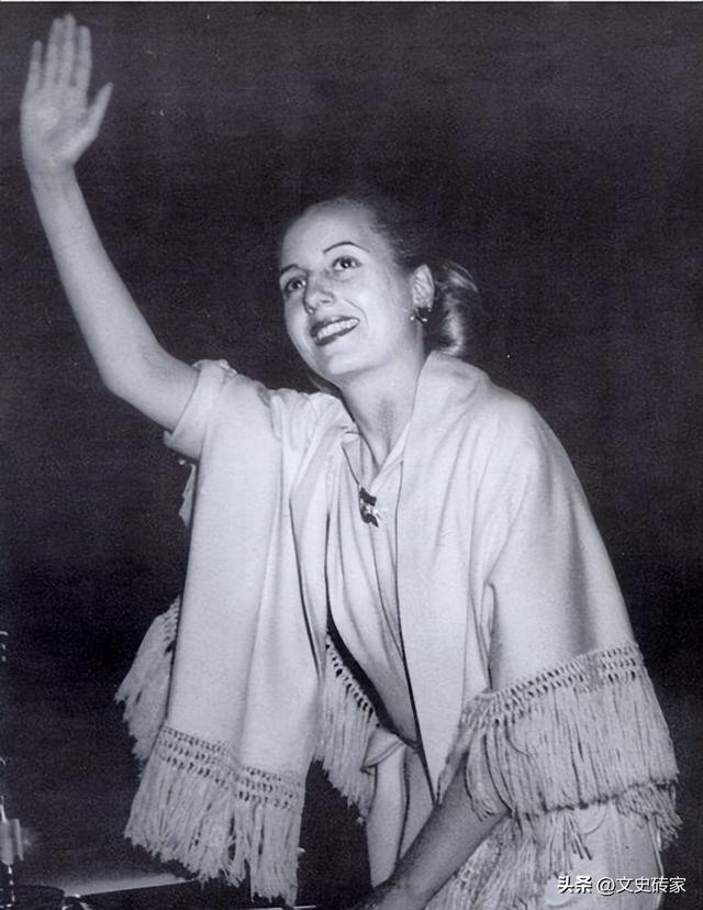 全球首对夫妻总统，丈夫执政10年把国家搞垮，妻子在位2年被推翻